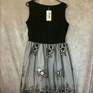 Black and White Floral Sleeveless Dress